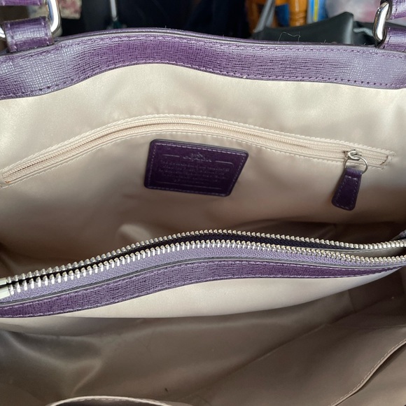 Coach purse,EUC - Picture 4 of 10